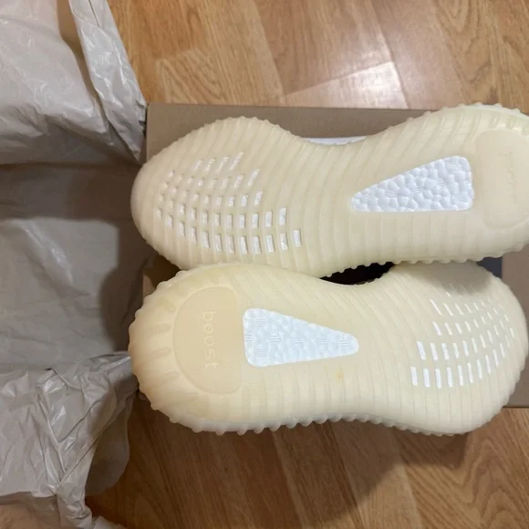 Adidas Yeezy Boost 350 V2 Box in Brown and Black - Picture 7 of 13